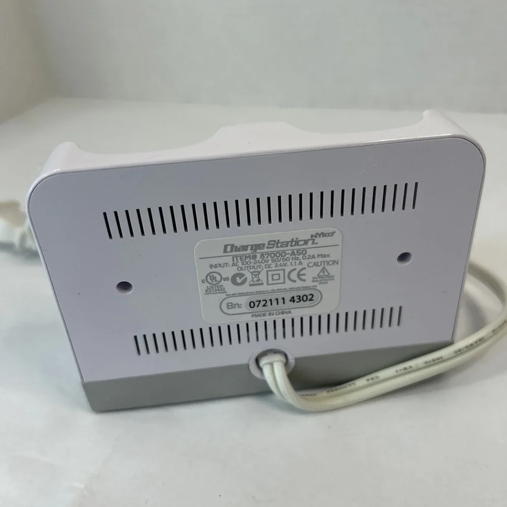 Nyko Charge Station 87000-A50 for Nintendo Wii Remote Controllers